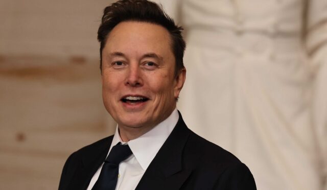 Elon Musk Nasıl Başardı ve Nasıl Zengin Oldu